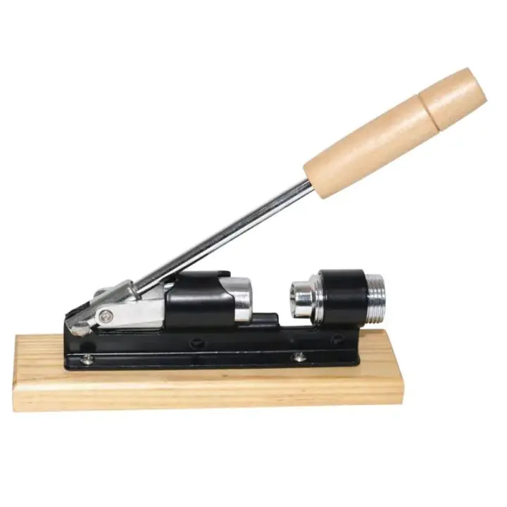 Орехотрошачка Kinghoff KH 1660, Стоманена конструкция, Дървена дръжка, Черен, (17723)