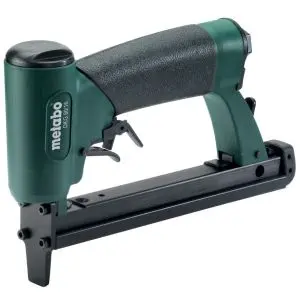 Такер пневматичен METABO DKG 80/16 скоби 4-16x12.8mm, (35928909)