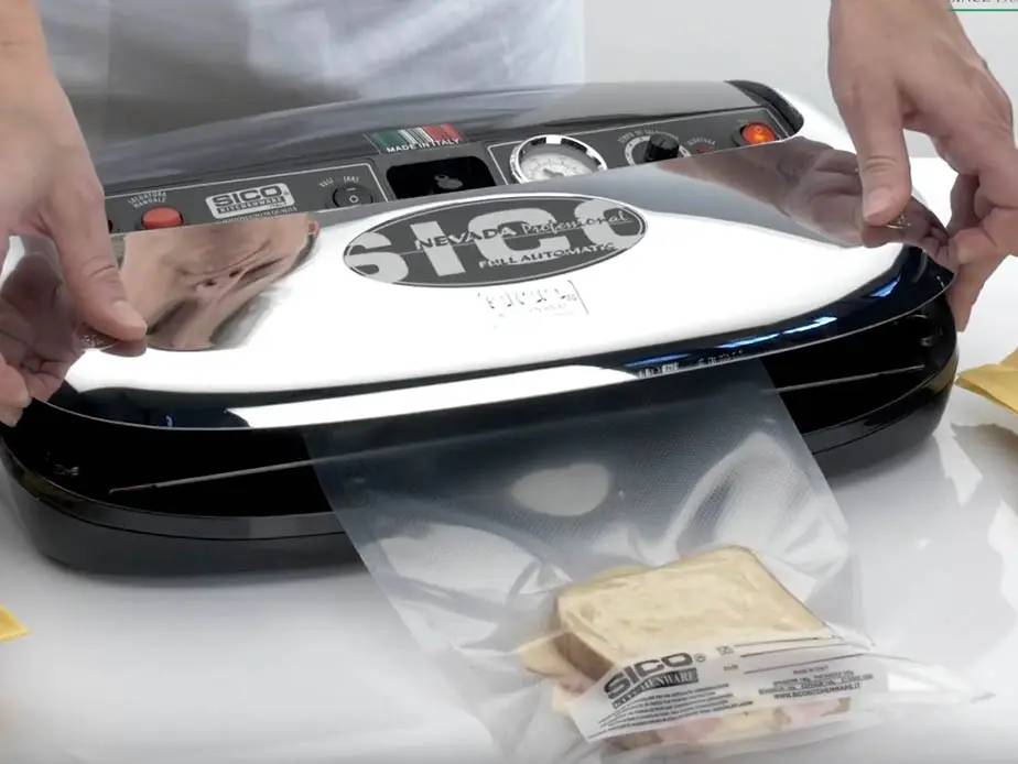 Професионална машина за вакуумиране Sico NEVS-SV, 650W: Плик в машината
