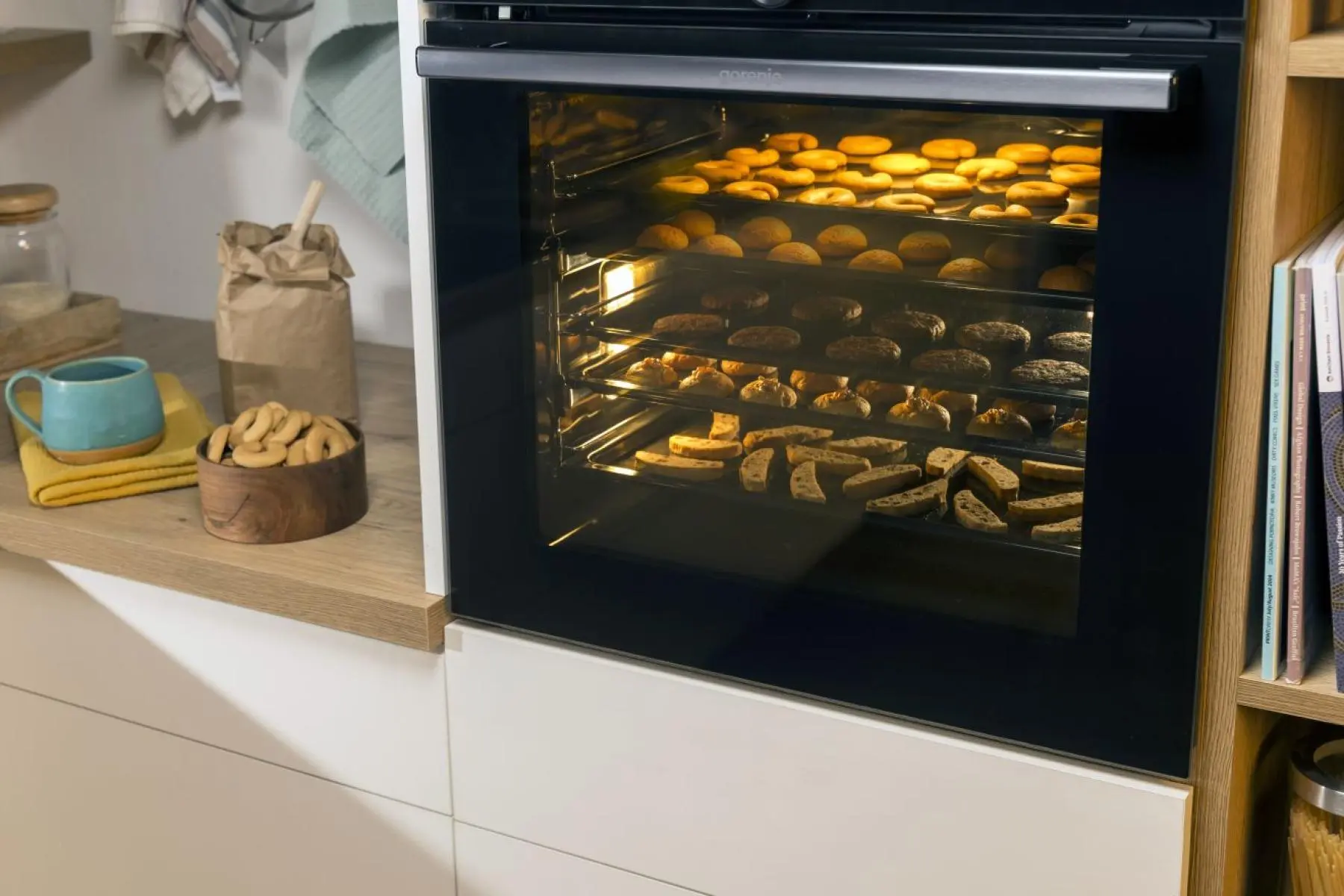 Фурна за вграждане Gorenje BPS6737E14X, 77 литра, функция пиролиза, инокс, (13741): Фурна с печива