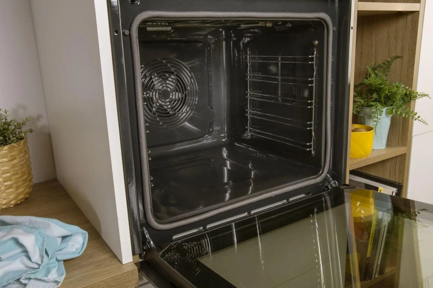 Фурна за вграждане Gorenje BPS6737E14X, 77 литра, функция пиролиза, инокс, (13741): Вътрешност на фурната
