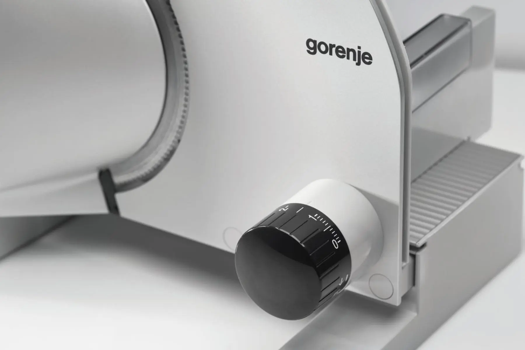 Електрическа резачка GORENJE R708A, 100W, Нож Solingen, (21361): Регулаторът със скала