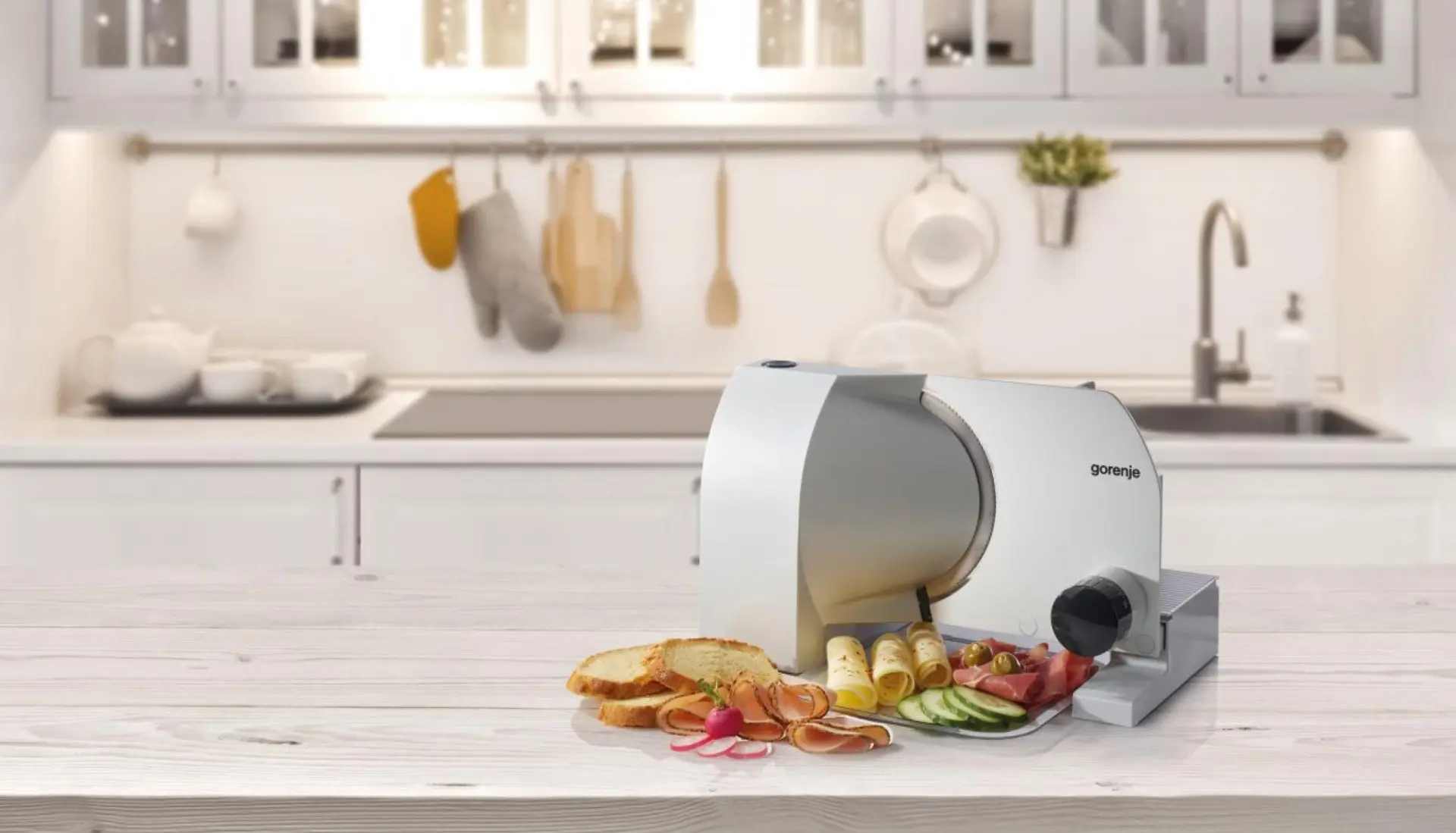 Електрическа резачка GORENJE R708A, 100W, Нож Solingen, (21361): Резачка с нарязани продукти