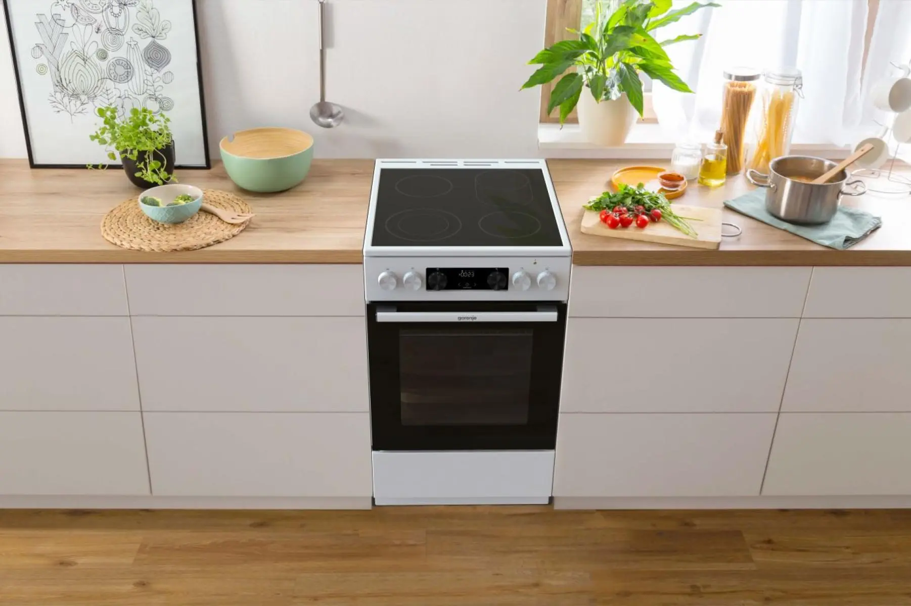 Готварска печка Gorenje GECS5C70WA, 70L, AirFry, Бял, (13704): Печка в кухня