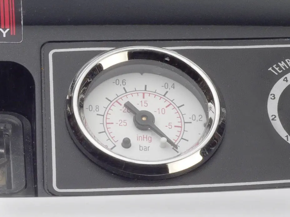 Професионална машина за вакуумиране Sico NEVS-SV, 650W: Стрелкови манометър отблизо
